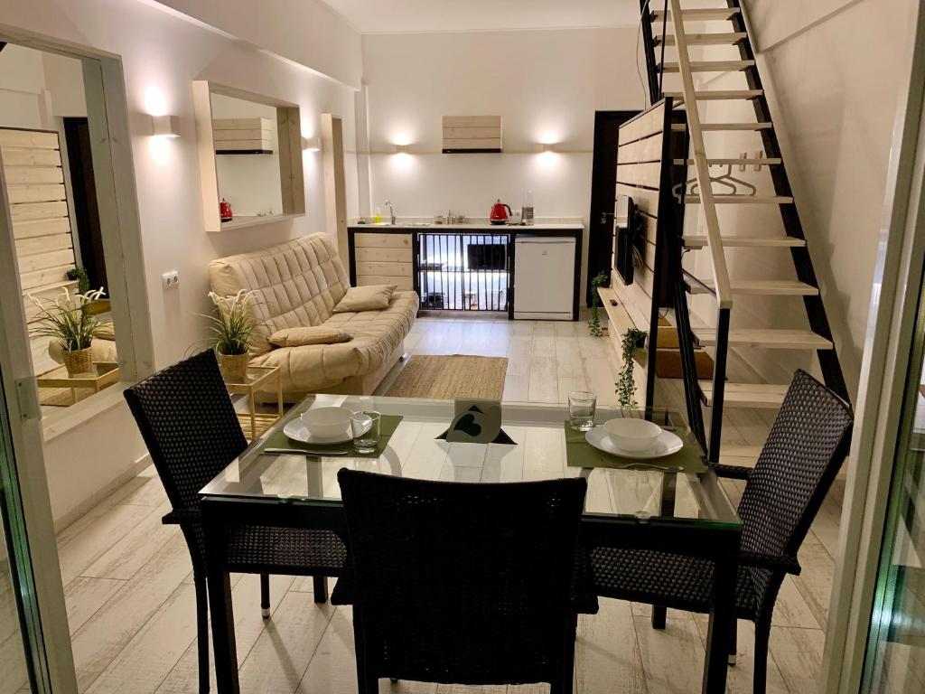 Отель New 2-level luxury apartments with terrace in the - фото №16