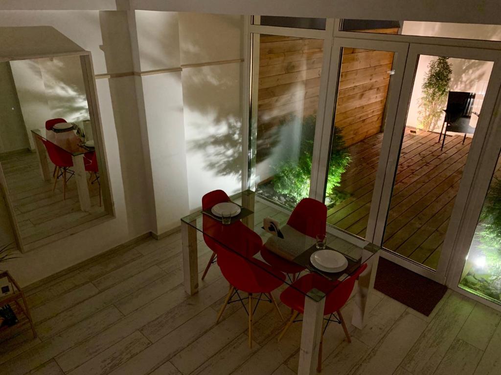 Отель New 2-level luxury apartments with terrace in the - фото №20