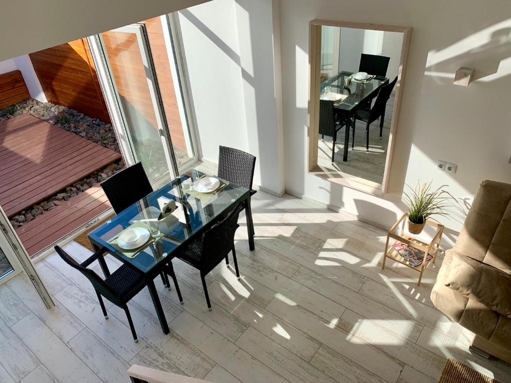 Отель New 2-level luxury apartments with terrace in the - фото №11